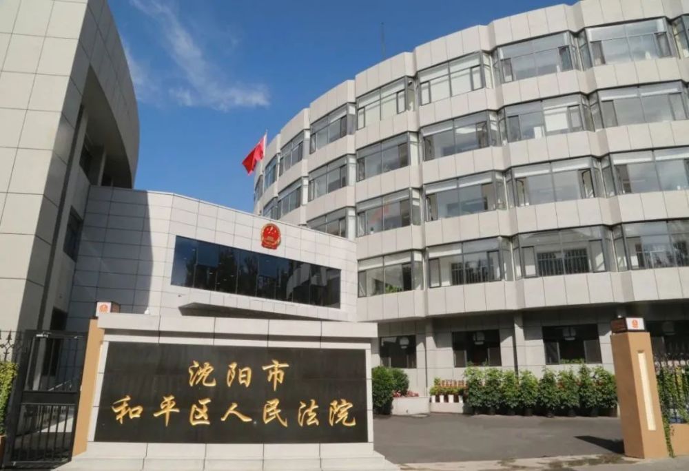 但后来看到导演和编剧们拿出的21稿剧本，他感受到了这当中的真诚